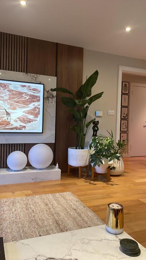 Cosy Bedroom In Luxury Apartment Лондон Экстерьер фото